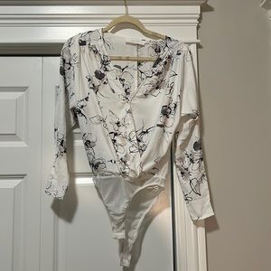 Never worn! Astr white floral bodysuit